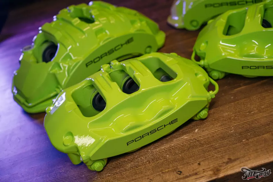 Окрас суппортов для Porsche Cayenne в цвет Acid Green